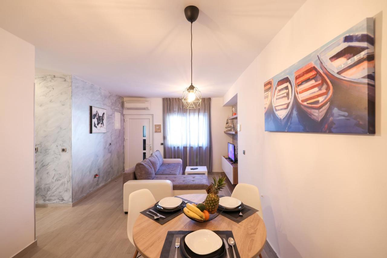 Appartamento Coco Pirovac Esterno foto