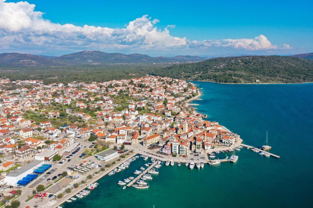 Appartamento Coco Pirovac Esterno foto