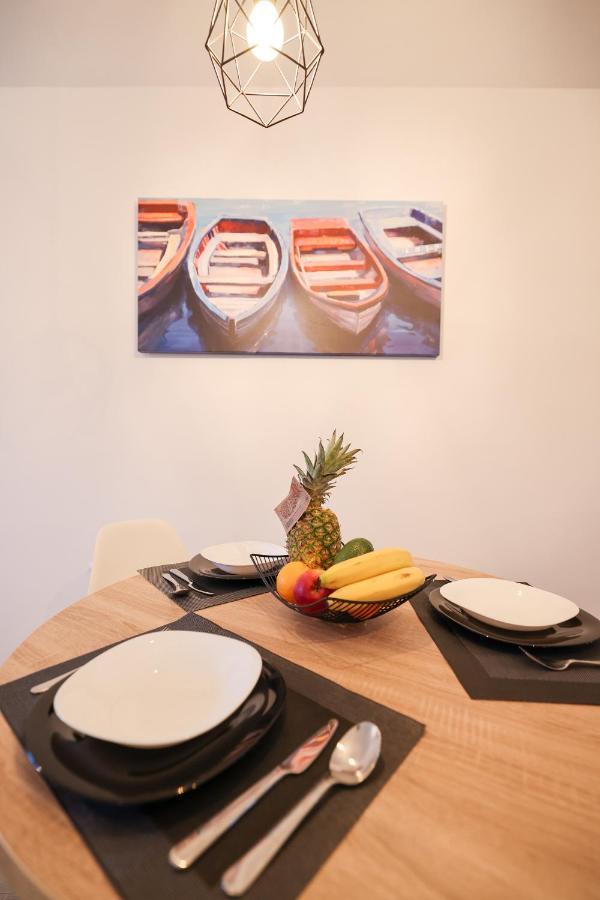 Appartamento Coco Pirovac Esterno foto
