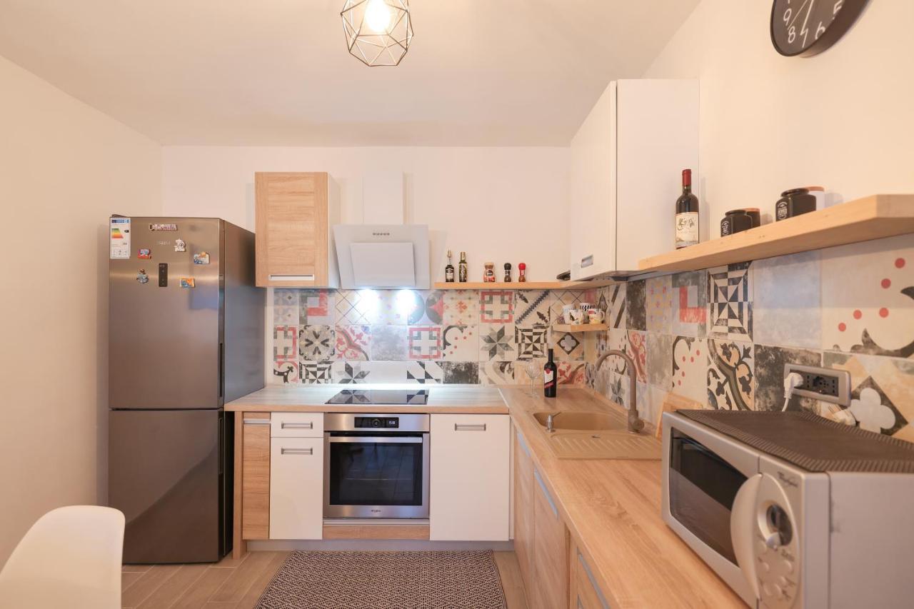 Appartamento Coco Pirovac Esterno foto